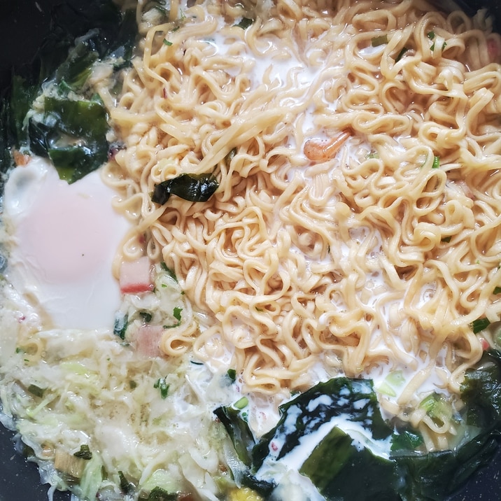 シーフードカップラーメンアレンジ 卵 わかめ等 レシピ 作り方 By 4045g 楽天レシピ シーフードカップラーメンアレンジ 卵 わかめ等 レシピ 作り方 By 4045g 楽天レシピ